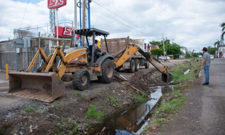 REALIZA AYUNTAMIENTO LIMPIEZA DE PLUVIALES PARA PREVENIR RIESGOS POR LLUVIAS