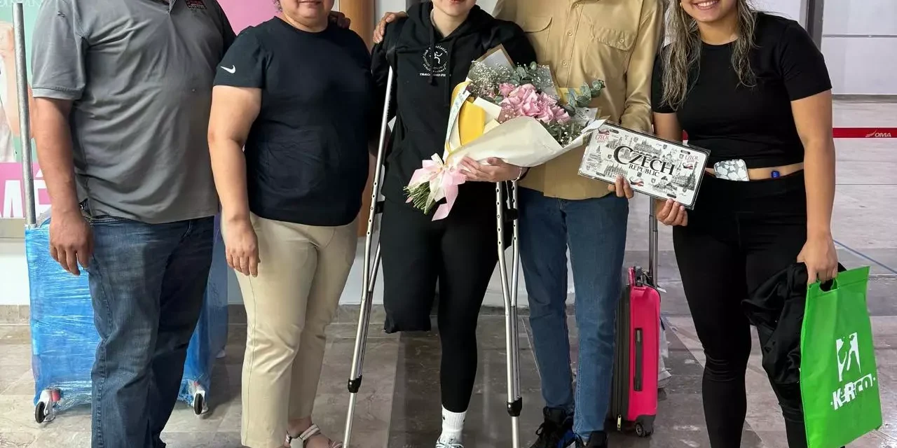 RECIBE DIRECTOR DEL DEPORTE ADAPTADO A LA MEDALISTA DE ORO NORMA CÁZARES
