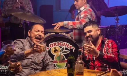 LA ORIGINAL BANDA EL LIMÓN Y JULIO PRECIADO ESTRENAN EL VIDEO OFICIAL DE “TRAGUITOS DE LICOR”