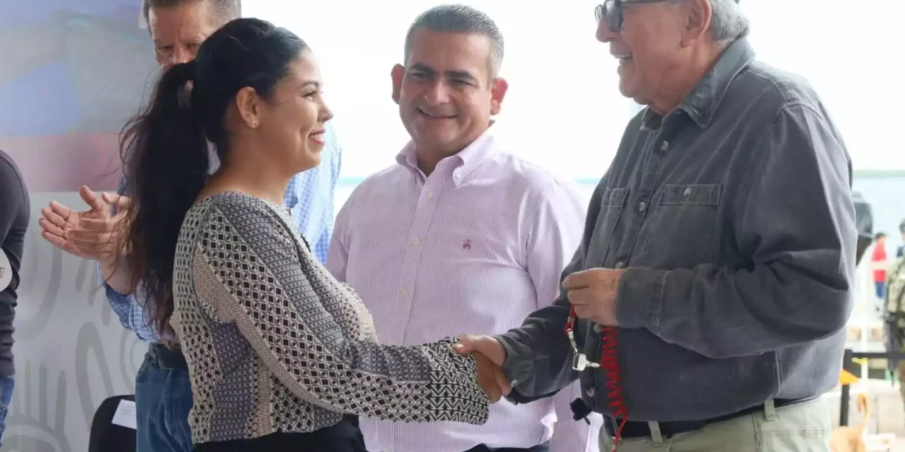 ALCALDE DE NAVOLATO PIDE CUIDAR LAS BAHÍAS EN ENTREGA DE APOYOS A PESCADORES