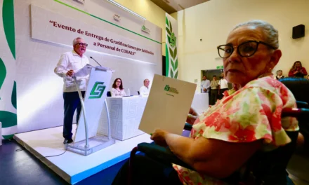 ENTREGA GOBERNADOR ROCHA ESTÍMULOS POR JUBILACIÓN A TRABAJADORAS Y TRABAJADORES DEL COLEGIO DE BACHILLERES DEL ESTADO DE SINALOA