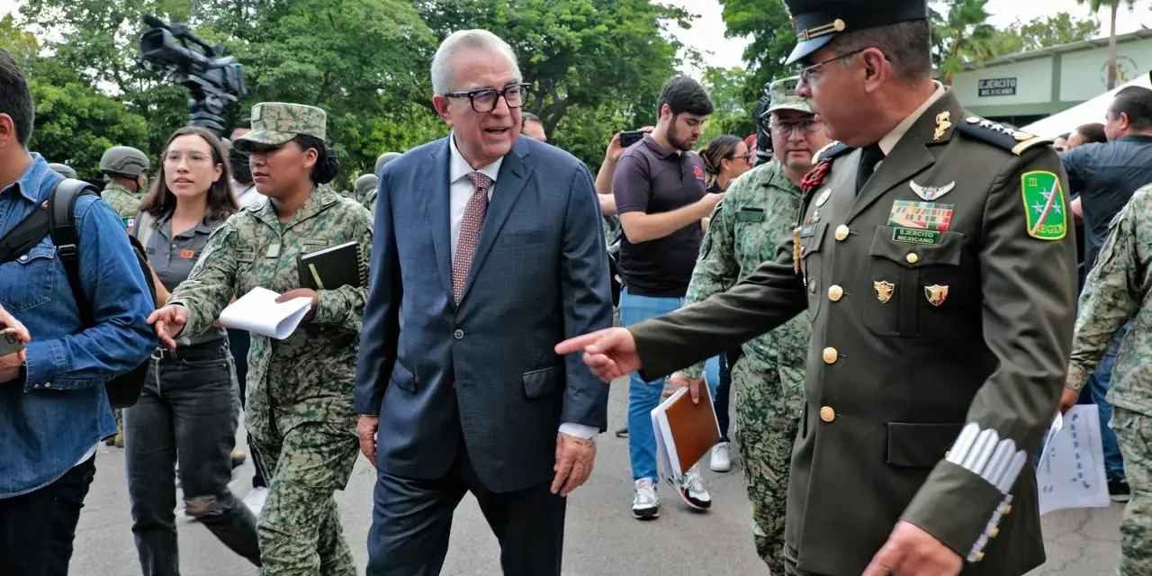 ASISTE GOBERNADOR ROCHA A TOMA DE PROTESTA DE NUEVO COMANDANTE DE NOVENA ZONA MILITAR