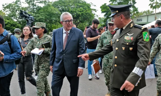 ASISTE GOBERNADOR ROCHA A TOMA DE PROTESTA DE NUEVO COMANDANTE DE NOVENA ZONA MILITAR