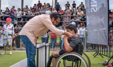 JUAN DE DIOS GÁMEZ PREMIA A LAS Y LOS GANADORES DE LA PARALIMPIADA ESTATAL CONADE 2025