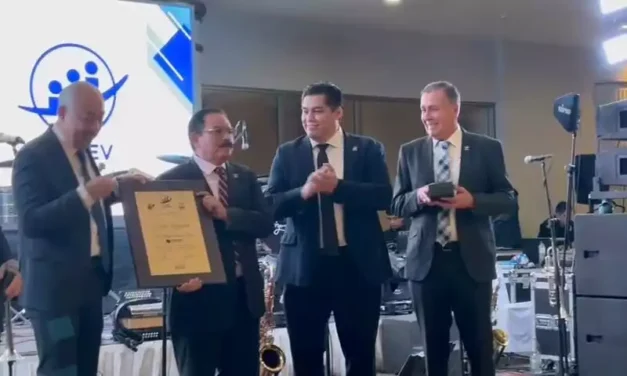 MIGUEL LOREDO RECIBE GALARDÓN NACIONAL “EJECUTIVO DISTINGUIDO 2025”