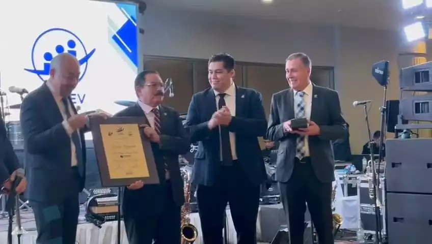 MIGUEL LOREDO RECIBE GALARDÓN NACIONAL “EJECUTIVO DISTINGUIDO 2025”
