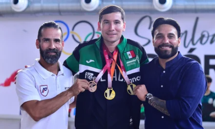 RECIBE JULIO CESAR CASCAJARES AL CAMPEÓN JAVIER ARMENTA EN EL ISDE