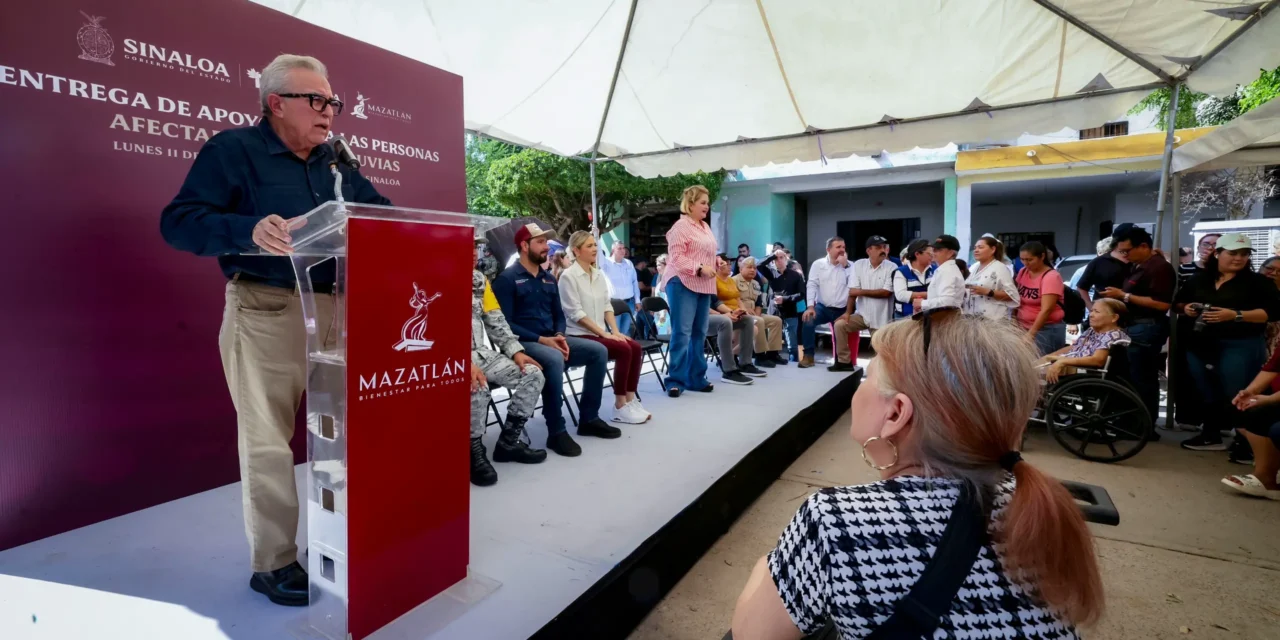 ENTREGA ROCHA APOYOS EMERGENTES A FAMILIAS AFECTADAS POR INUNDACIONES EN MAZATLÁN