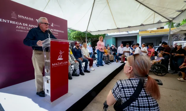 ENTREGA ROCHA APOYOS EMERGENTES A FAMILIAS AFECTADAS POR INUNDACIONES EN MAZATLÁN