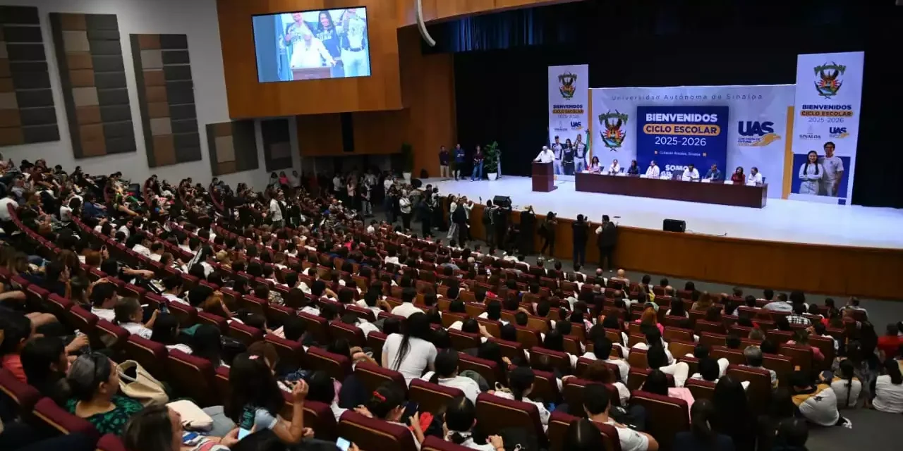 UNIVERSITARIOS DAN LA BIENVENIDA AL CICLO ESCOLAR