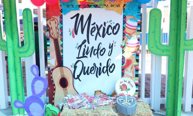 AL GRITO DE ¡VIVA MÉXICO!