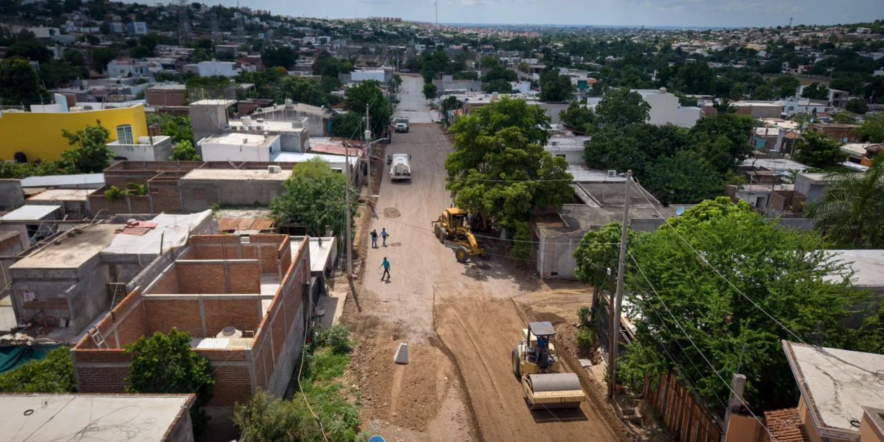 AVANZA PAVIMENTACIÓN CON CONCRETO HIDRÁULICO EN LA COLONIA AMADO NERVO