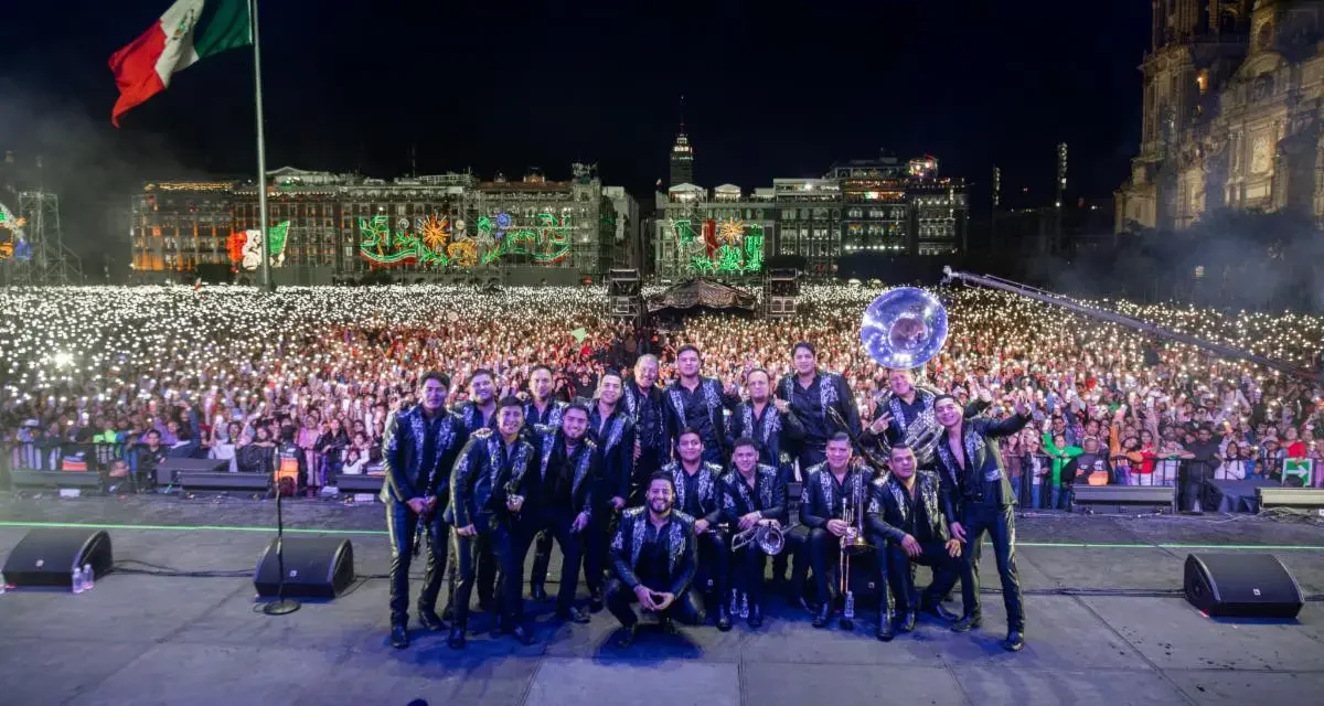 LA ARROLLADORA BANDA EL LIMÓN HACE HISTORIA EN EL ZÓCALO CAPITALINO ¡VIVA MÉXICO!