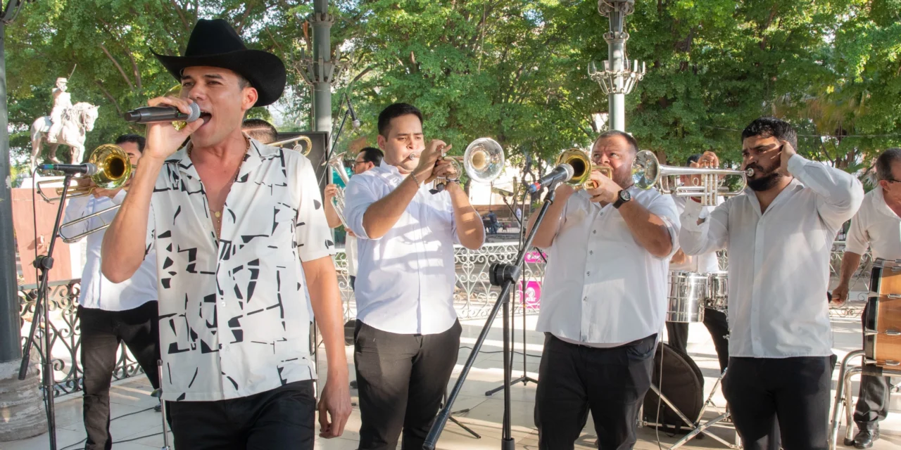 CIENTOS DE PERSONAS DISFRUTAN DE LA TRADICIONAL FIESTA EN EL KIOSKO