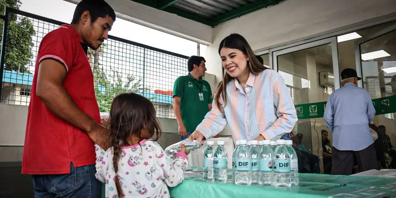 CON ALIMENTO CALIENTE Y CERCANÍA, DIF CULIACÁN ACOMPAÑA A FAMILIAS EN EL IMSS REGIONAL 1 ESTE JUEVES LLUVIOSO