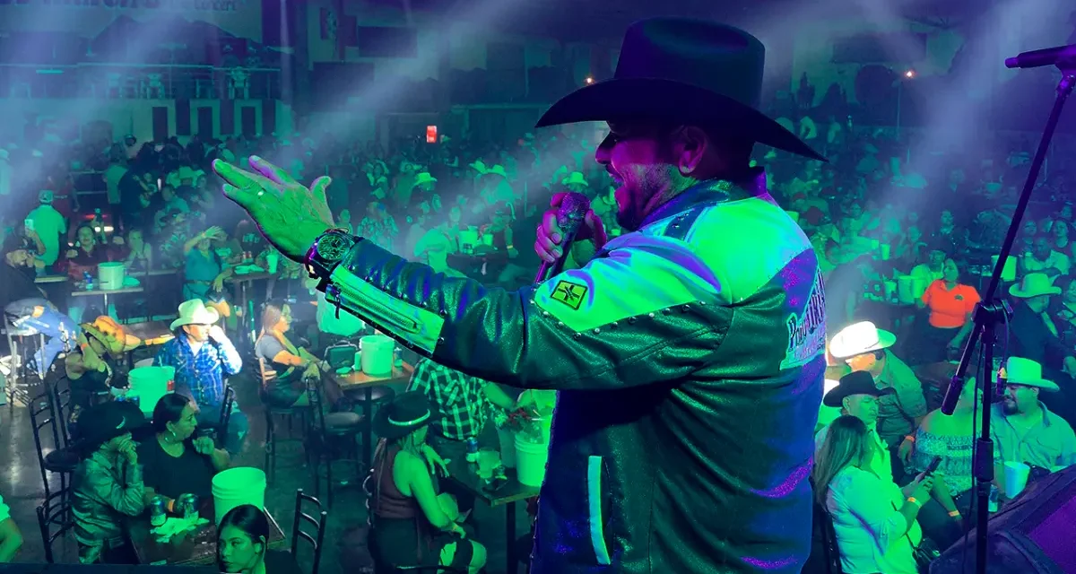 POLO URÍAS Y SU MÁQUINA NORTEÑA PRESENTAN “QUISE OLVIDARTE”