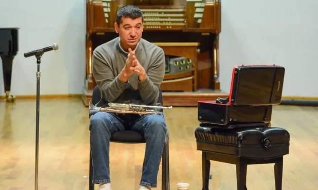 EL TROMPETISTA PACHO FLORES OFRECIÓ CLASE MAGISTRAL EN EL CONSERVATORIO NACIONAL DE MÚSICA