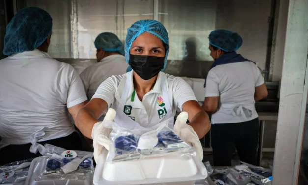 ENTREGA DIF CULIACÁN APOYO ALIMENTARIO A FAMILIAS DEL HOSPITAL GENERAL A TRAVÉS DE LA COCINA MÓVIL ALAJIBUA