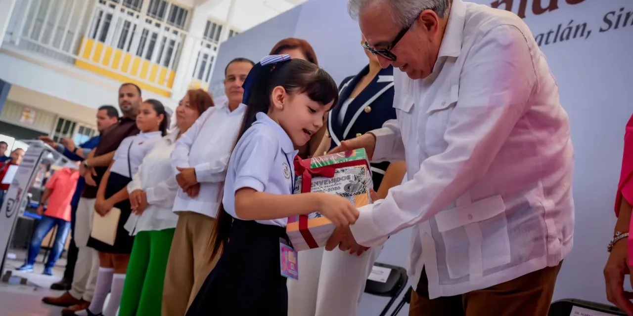 GOBERNADOR ROCHA PONE EN MARCHA CICLO ESCOLAR 2025-2026 DEL NIVEL BÁSICO CON UN LLAMADO A EDUCAR PARA LA PAZ