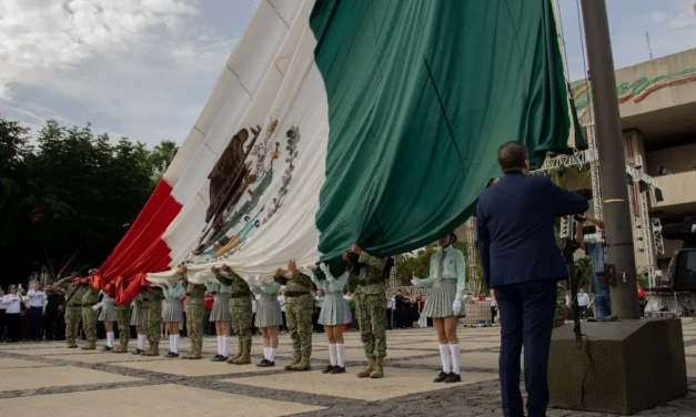 CON HOMENAJE CÍVICO CONMEMORAN EL 215 ANIVERSARIO DEL GRITO DE INDEPENDENCIA EN MÉXICO