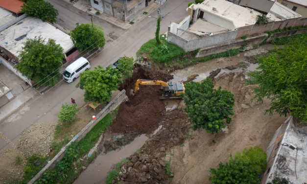 INICIA CONSTRUCCIÓN DE MURO DE CONTENCIÓN EN ARROYO DE LA COLONIA 5 DE FEBRERO