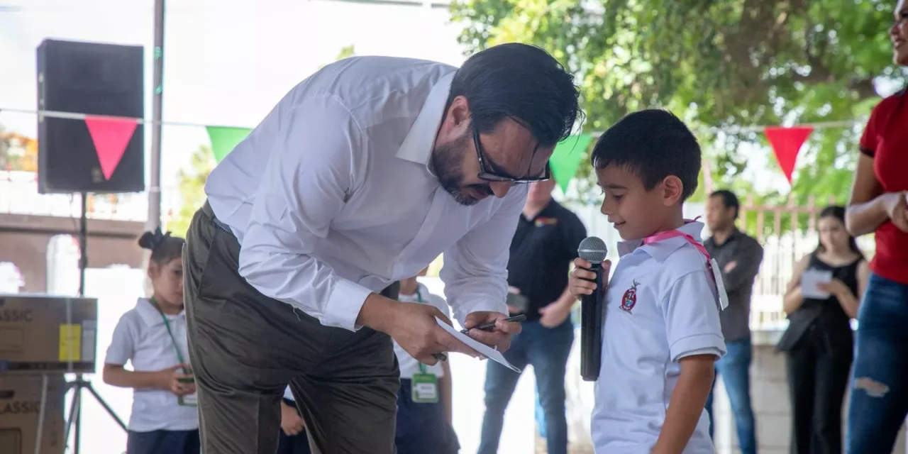 JUAN DE DIOS GÁMEZ CUMPLE COMPROMISOS CON EL JARDÍN DE NIÑOS ÁLVARO OBREGÓN EN EL DIEZ