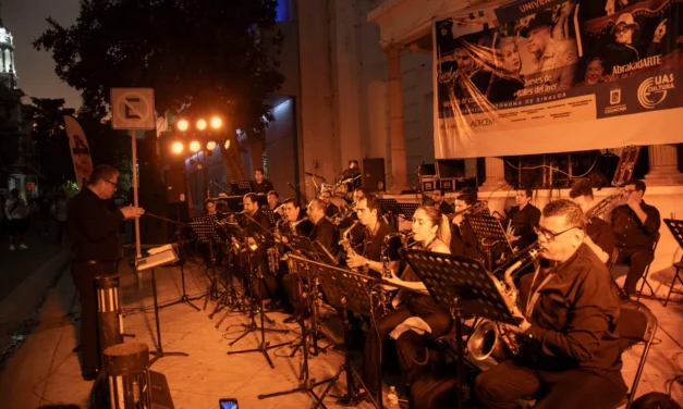 LA MAGIA DE LA BIG BAND UAS CONQUISTA AL PÚBLICO EN EL BARRIO MÁGICO