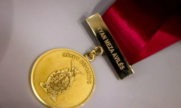 LAS NUEVAS GENERACIONES ESTÁN LLAMADAS A SER EL RELEVO EN LA POLÍTICA Y EN LA SOCIEDAD: GOBERNADOR ROCHA MOYA