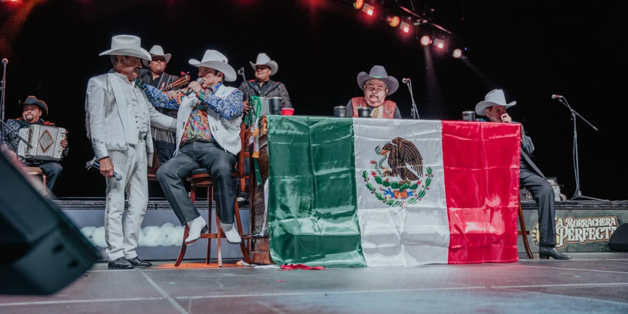 RECIBE PALOMAZO NORTEÑO ESTRELLA EN EL PASEO DE LA FAMA DE LAS VEGAS