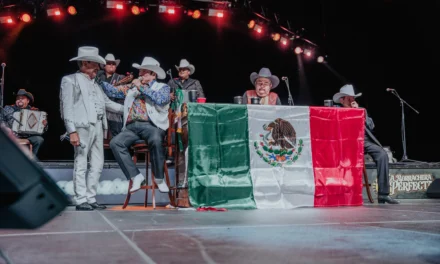 RECIBE PALOMAZO NORTEÑO ESTRELLA EN EL PASEO DE LA FAMA DE LAS VEGAS