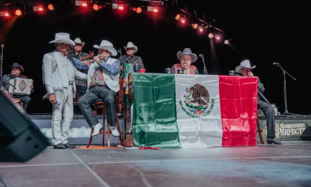 RECIBE PALOMAZO NORTEÑO ESTRELLA EN EL PASEO DE LA FAMA DE LAS VEGAS