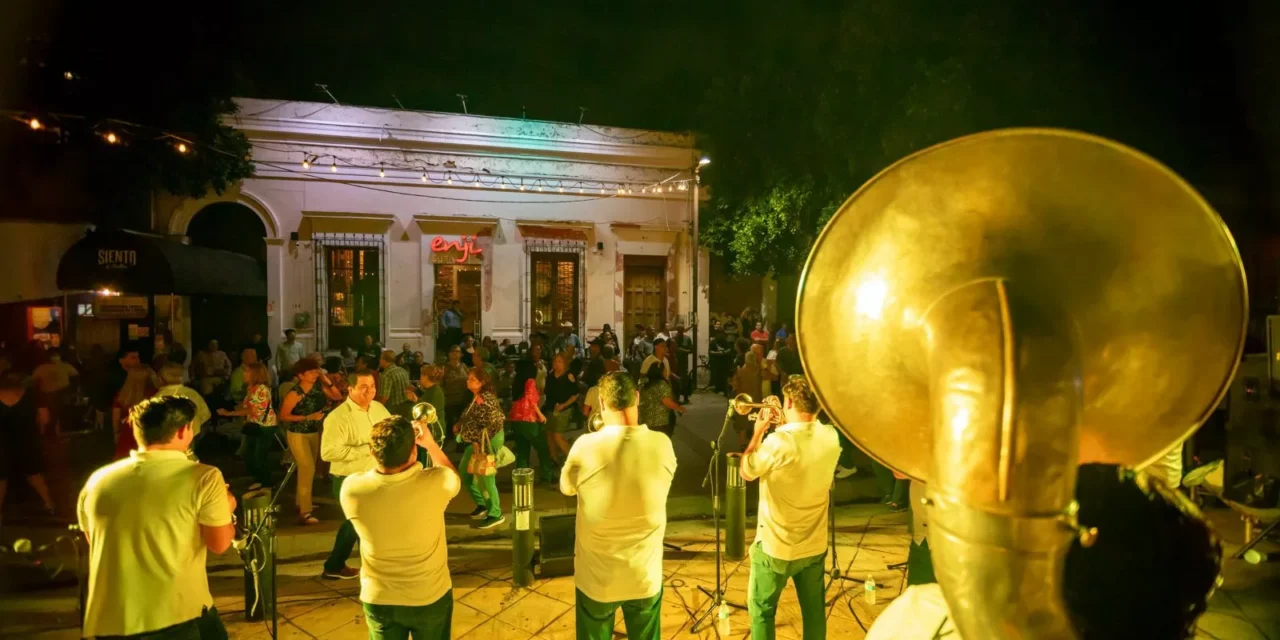 PASEO DEL ÁNGEL SE CONVIERTE EN ESCENARIO DE MÚSICA Y BAILE CON LA BANDA REGIONAL RAFAEL BUELNA DE LA UAS