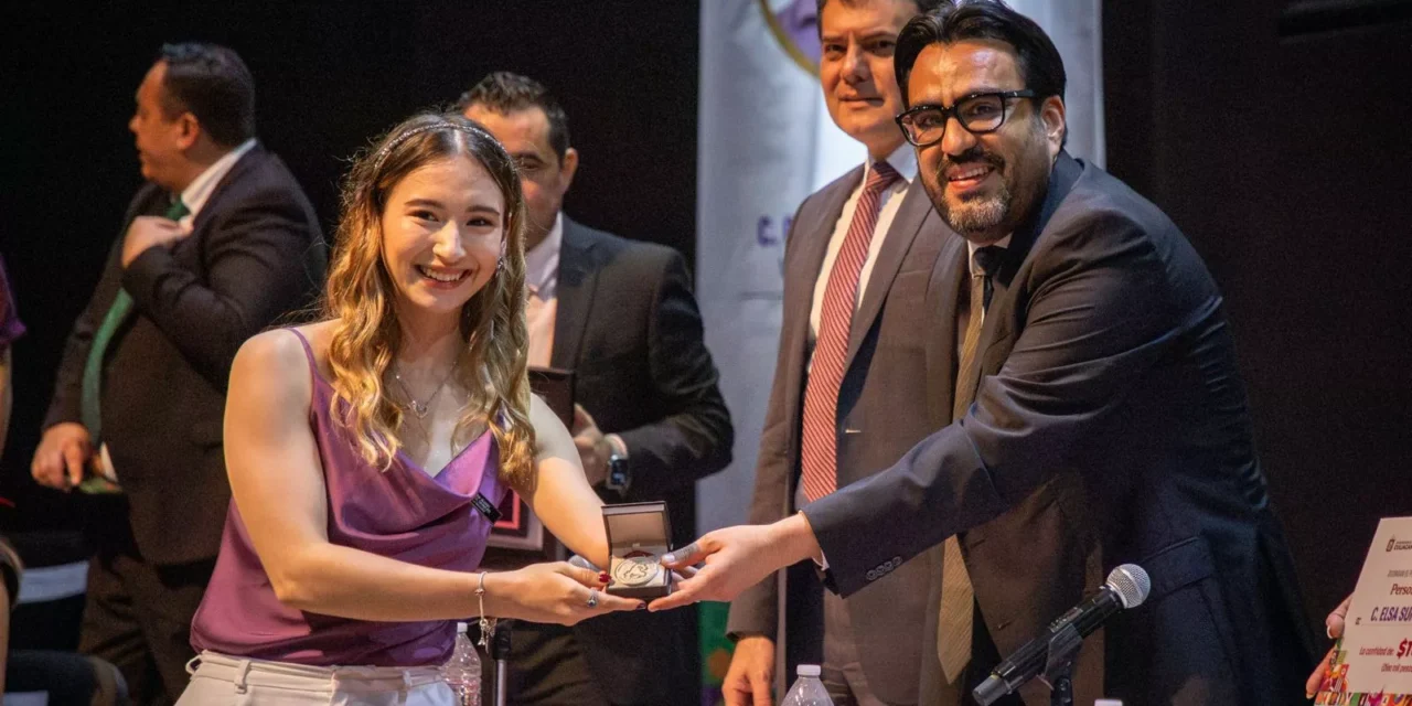 “USTEDES SON LOS VERDADEROS ROSTROS QUE NOS REPRESENTAN Y NOS LLENAN DE ORGULLO”: JUAN DE DIOS GÁMEZ ENTREGA EL PREMIO COLTZIN 2025