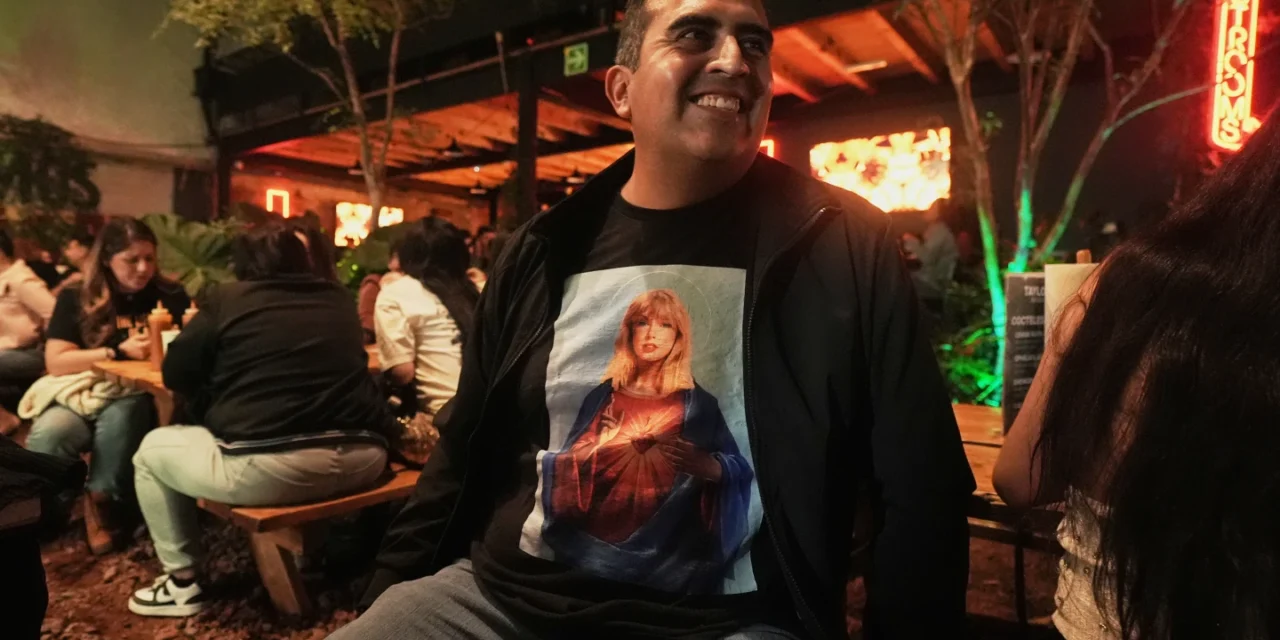FANS MEXICANOS CELEBRAN EL LANZAMIENTO DE “THE LIFE OF A SHOWGIRL” DE TAYLOR SWIFT