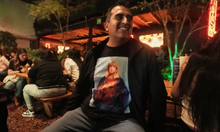 FANS MEXICANOS CELEBRAN EL LANZAMIENTO DE “THE LIFE OF A SHOWGIRL” DE TAYLOR SWIFT