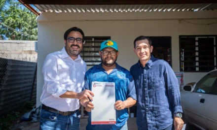 “AHORA MI CASA YA TIENE VALOR”: FAMILIAS DE LA COLONIA BICENTENARIO RECIBEN SUS ESCRITURAS DESPUÉS DE 20 AÑOS DE ESPERA