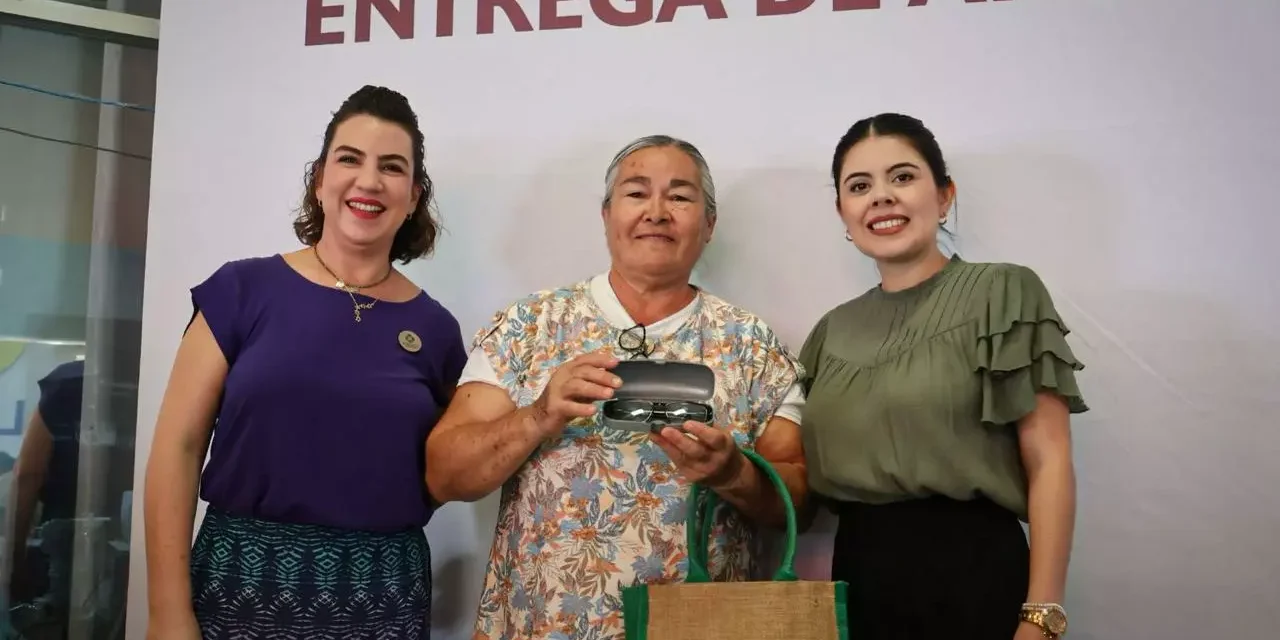 DIF CULIACÁN Y LA BENEFICENCIA PÚBLICA ENTREGAN MÁS DE 200 LENTES A PERSONAS EN SITUACIÓN VULNERABLE