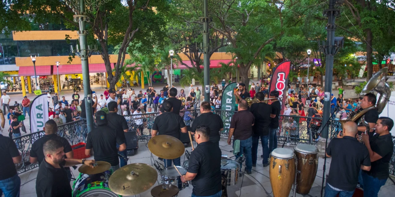 FIESTA EN EL KIOSCO LLENA DE ALEGRÍA Y MÚSICA LA PLAZUELA OBREGÓN