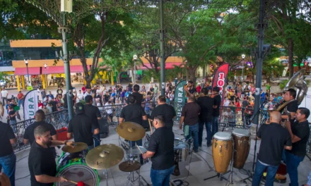 FIESTA EN EL KIOSCO LLENA DE ALEGRÍA Y MÚSICA LA PLAZUELA OBREGÓN