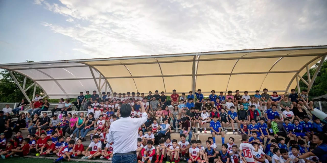 «¡GRACIAS POR DARNOS UNA CANCHA NUEVA, YA PODEMOS ENTRENAR MEJOR!»