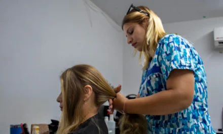 IMPULSAN EL APRENDIZAJE Y LA AUTONOMÍA CON CURSO GRATUITO DE CORTE DE CABELLO EN LA COLONIA 5 DE FEBRERO