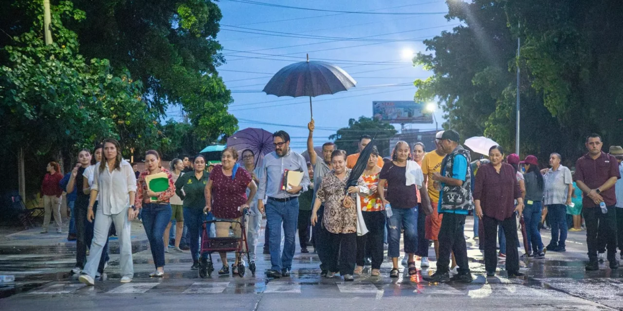 JUAN DE DIOS GÁMEZ CUMPLE Y ENTREGA CALLES PAVIMENTADAS EN LA COLONIA EMILIANO ZAPATA