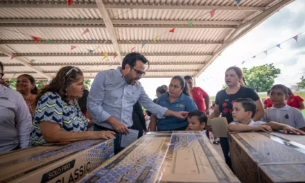JUAN DE DIOS GÁMEZ CUMPLE COMPROMISO CON ESCUELA PRIMARIA DE CASAS BLANCAS, HIGUERAS DE ABUYA