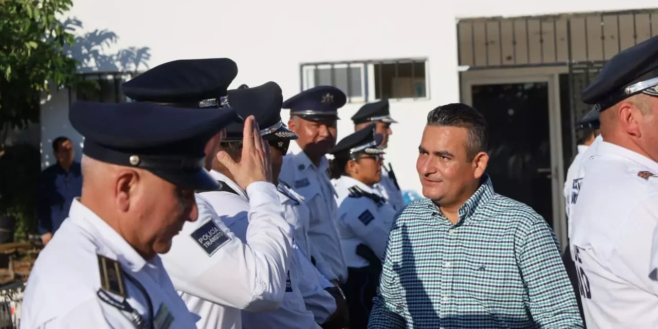 AYUNTAMIENTO DE NAVOLATO ENTREGA UNIFORMES A ELEMENTOS DE TRÁNSITO MUNICIPAL