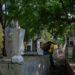 REALIZAN LABORES DE LIMPIEZA EN PANTEONES DE CULIACÁN PREVIO AL DÍA DE MUERTOS