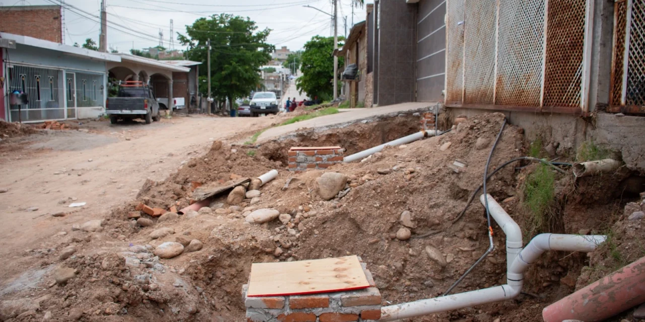 SUPERVISAN VECINOS AVANCE Y TRANSPARENCIA EN OBRAS DE PAVIMENTACIÓN EN CULIACÁN
