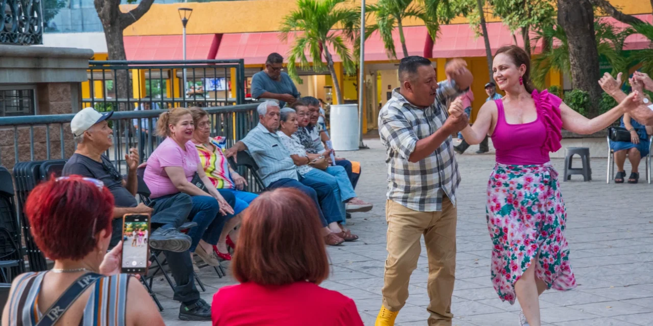 TARDES DE DANZÓN LLENAN DE ELEGANCIA Y RITMO LA PLAZUELA ÁLVARO OBREGÓN
