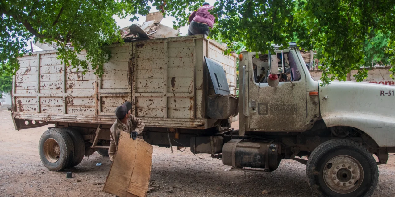 VECINOS DE LA COLONIA ESTHELA ORTIZ SE SUMAN A LA JORNADA DE DESCACHARRIZACIÓN