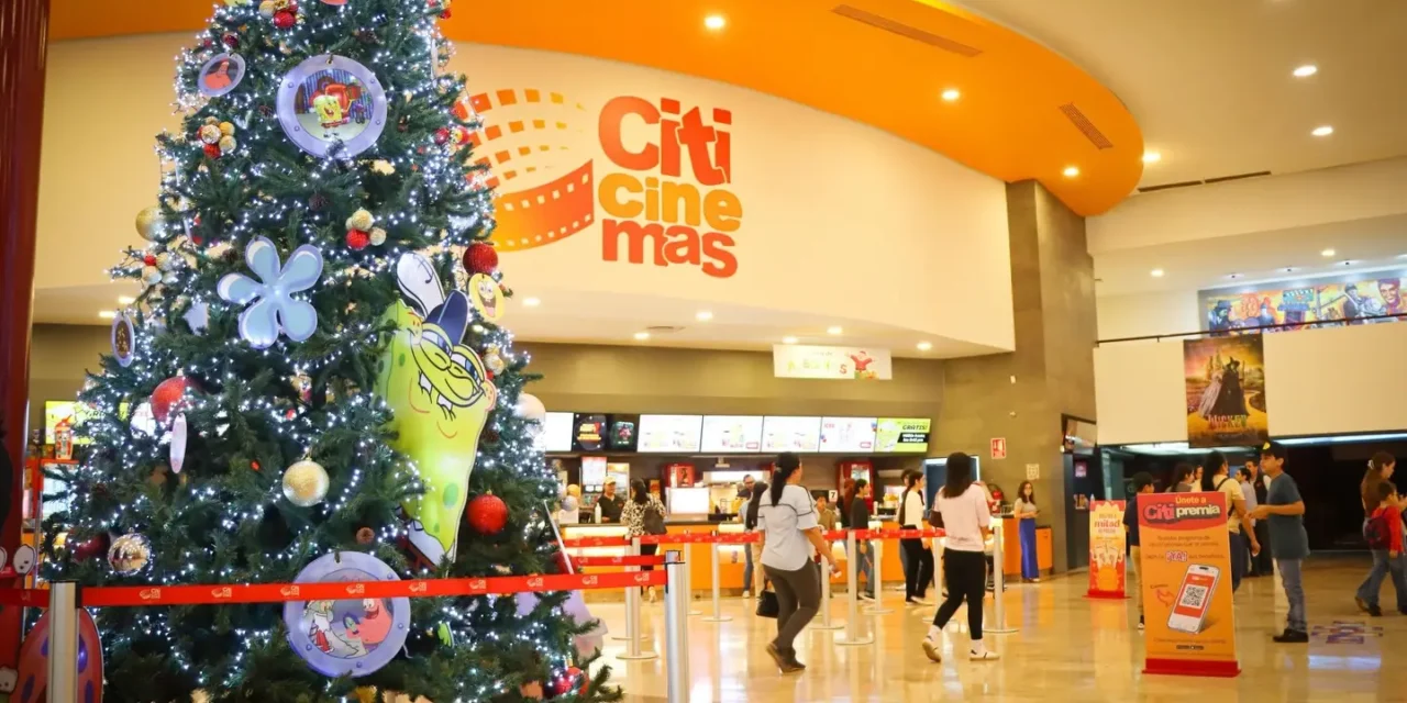 ENEYDA ROCHA DISFRUTA CON LAS FAMILIAS DEL PROGRAMA “AUTISMO EN EL CINE”