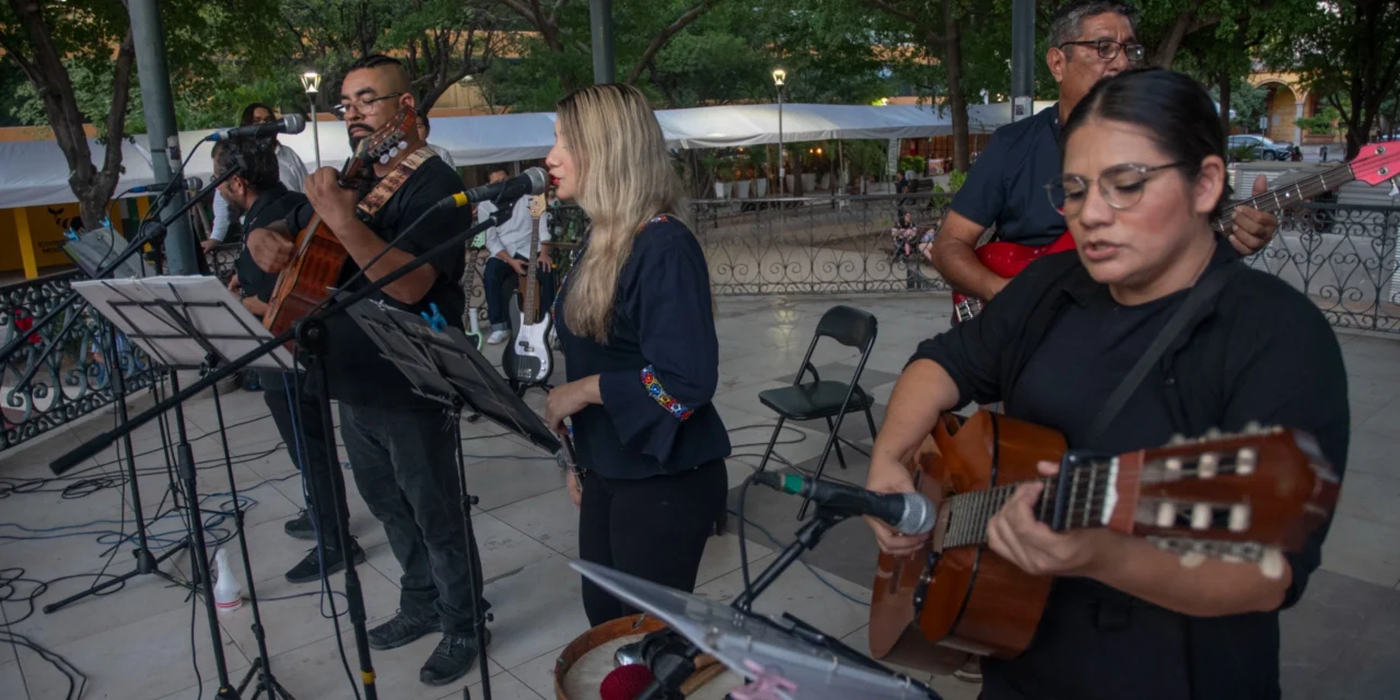 CELEBRAN SEGUNDO ANIVERSARIO DE “POESÍA A LOS CUATRO VIENTOS” EN LA PLAZUELA OBREGÓN